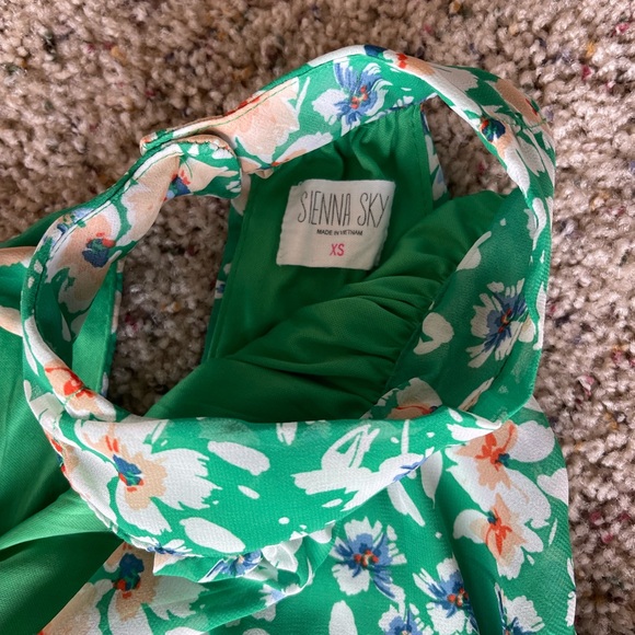 Halter dress - Picture 3 of 5